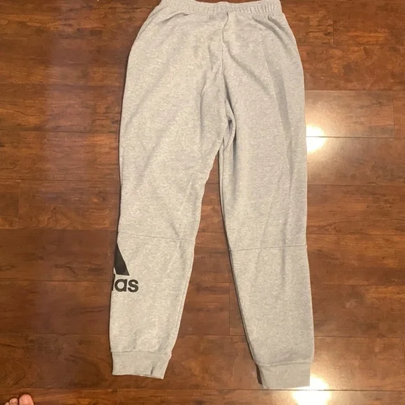 small grey nike jogger sweatpants - Picture 2 of 3